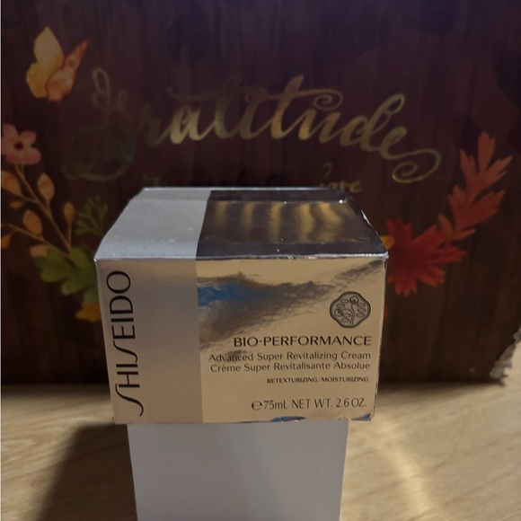 Shiseido Bio-Performance Advanced Cream in Gold Packaging - Picture 3 of 11